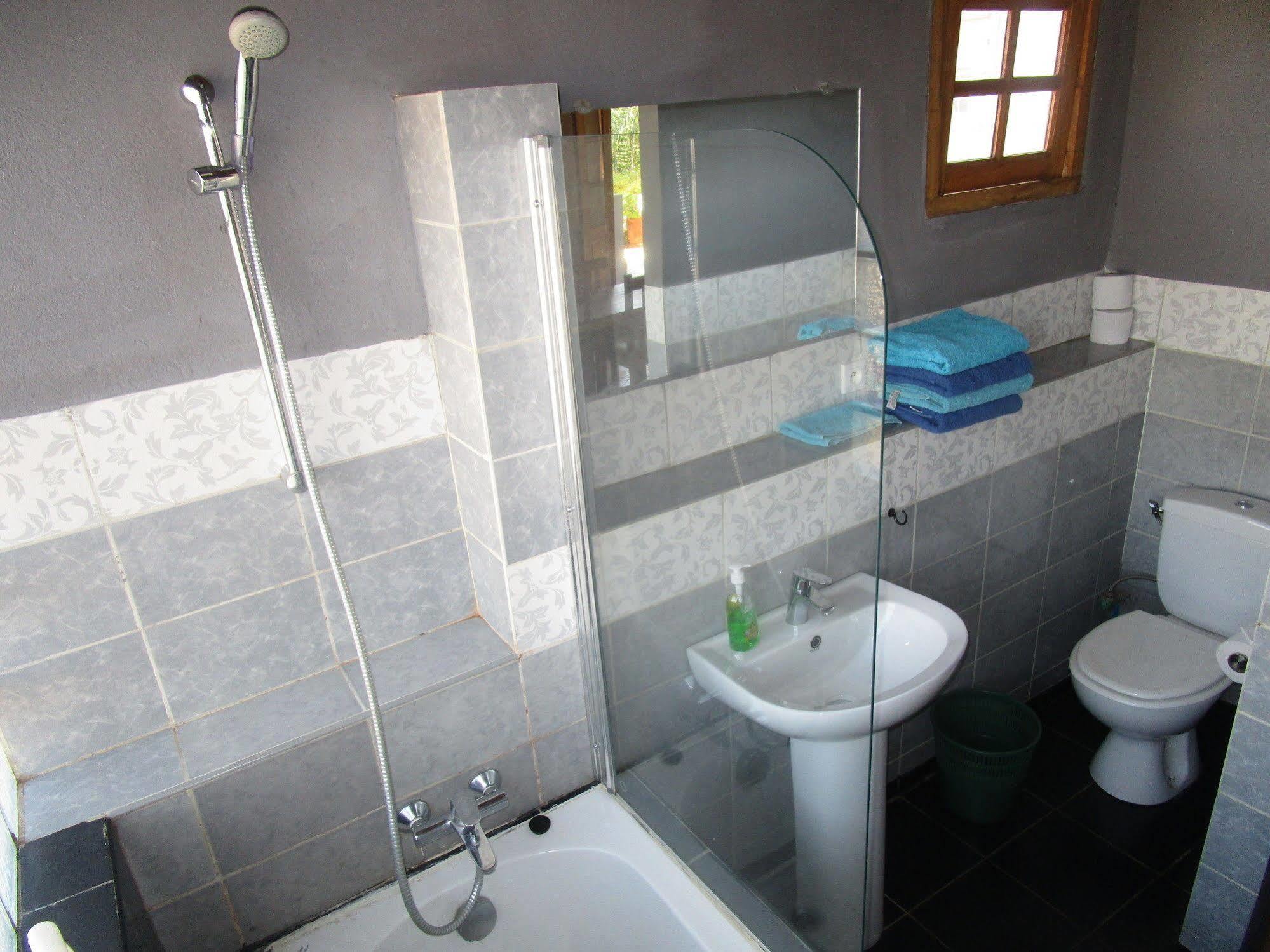 Meva Guesthouse Антананариву Экстерьер фото